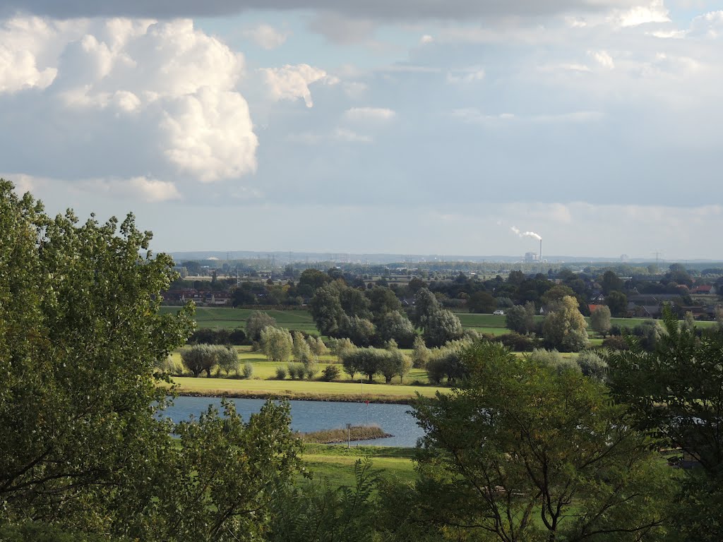 Zicht vanaf het Belmonte Arboretum naar de uiterwaarden en de Rijn. by Ria Wentink