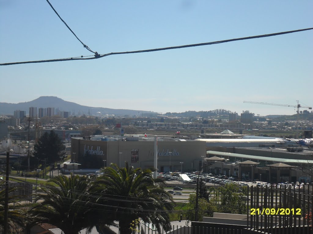 Vista a parte de Mall Plaza del trébol desde Lomas de San Andrés. by fotomau84