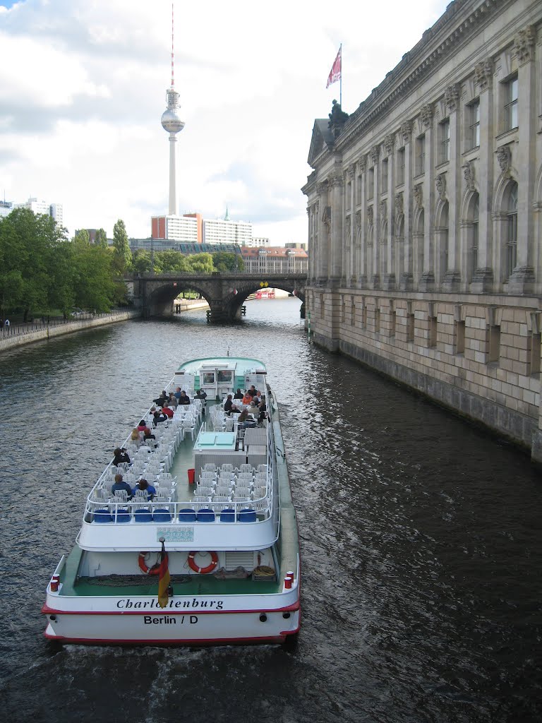 Mitte, Berlin, Germany by Fabio Arrebola