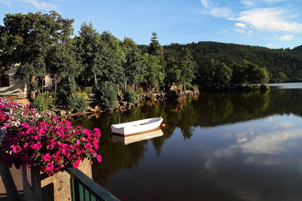 Lac Chambon by Josep Lluís Grau