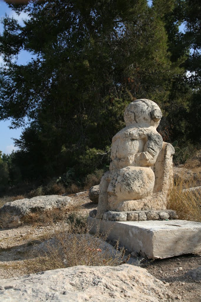 Aliens in the Jerusalem forest. Statue road. by oronbb