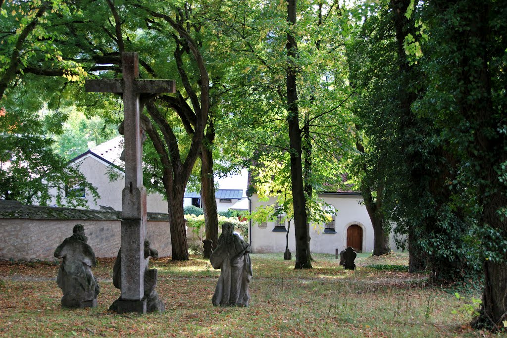 Eichstätt Kreuzigungsgruppe im Westenfriedhof by Contessa