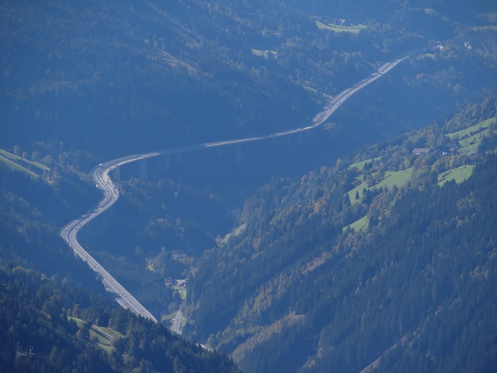 Aineck - Blick auf die Tauernautobahn by Heinz R.