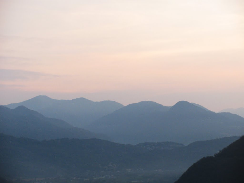 Colline e monti del Verbano da Casale Corte Cerro by Marco Carnelli