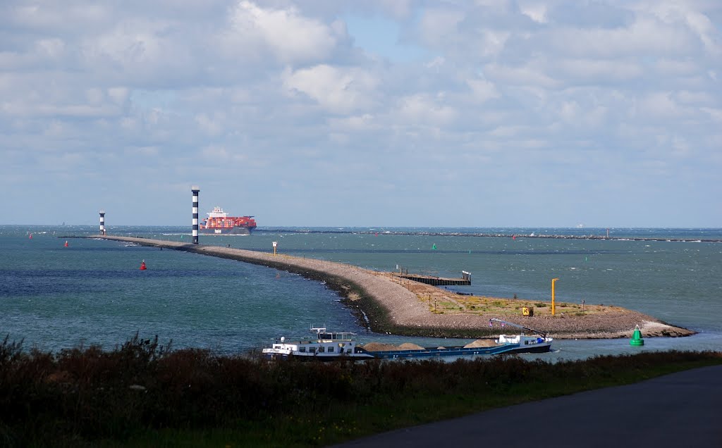 Lighthouse Nieuwe Waterweg by Hans J.S.C. Jongstra