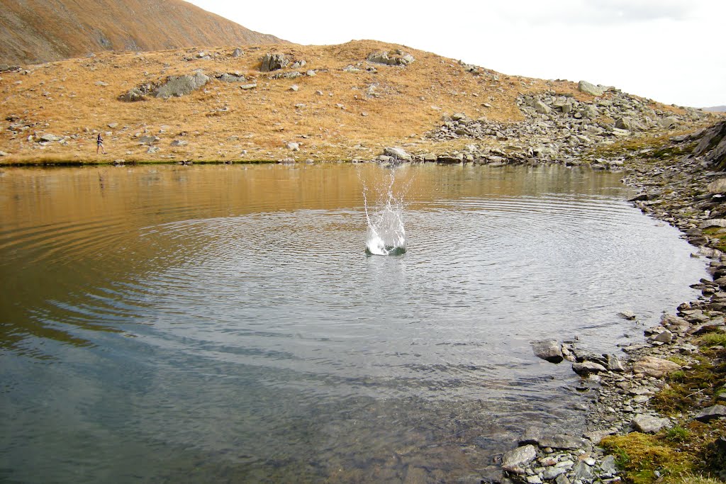 Lacul Iezerul Triunghiular (Valea Rea) by Alexandru Gabriel Tudor