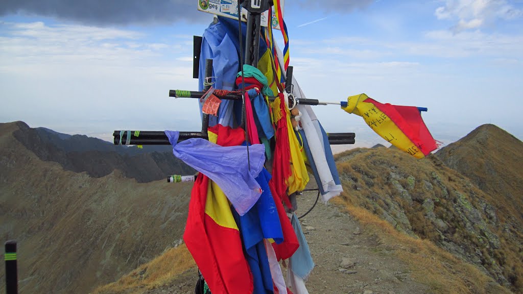 Vârful Moldoveanu (2544m) by Alexandru Gabriel Tudor