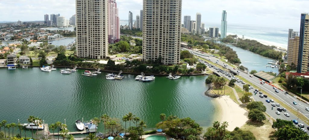 Surfers Paradise Panorama by kittenpower