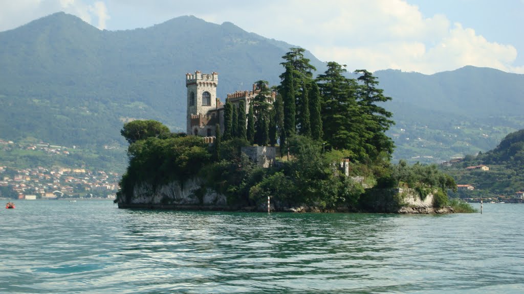 Isola di Loreto lago Sebino by Leo Cornalunga