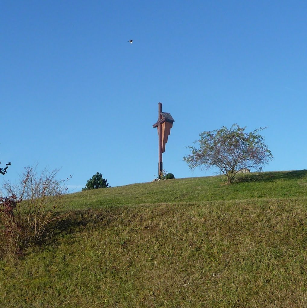 Kreuz der Befreiung (aus dem KZ Dachau) by Immanuel Giel