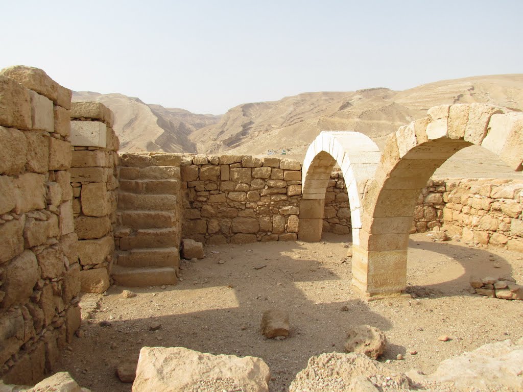 Rug'om Tsafir at Ma'ale Akrabim , Israel by ‫יוסף ?בן כסף‬‎