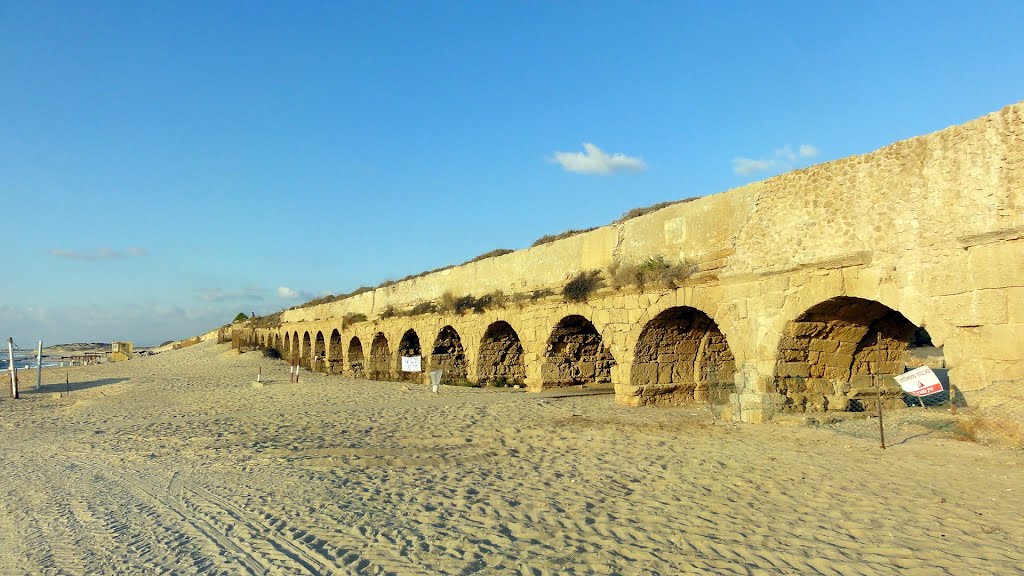 ISRAEL Ruinas del Acueducto de Cesarea by Talavan