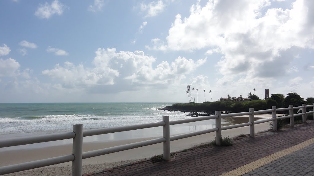 Avenida Gov. Silvio Pedrosa junto a Praia da Areia Preta - Natal - Rio Grande do Norte - Brasil by Paulo Yuji Takarada