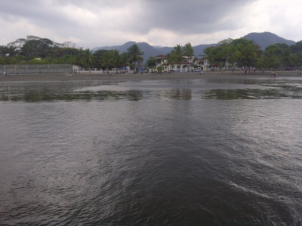 Playa Jacó by Marlon Molina