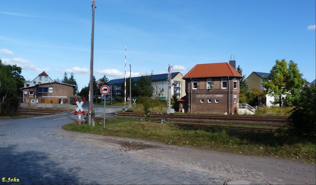 Niedersachswerfen, Leipziger Straße, Bahnübergang by Eckbert John