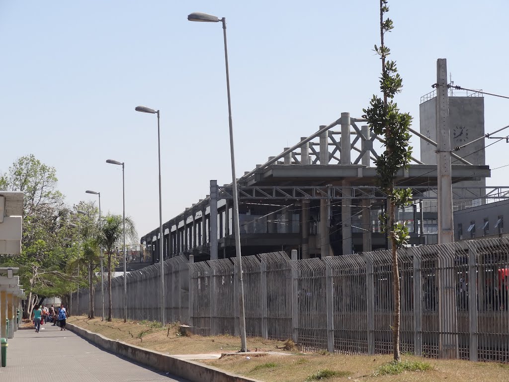 Estação Itaim Paulista, Linha 12-Safira – São Paulo, 2012 by Daniel Souza Lima