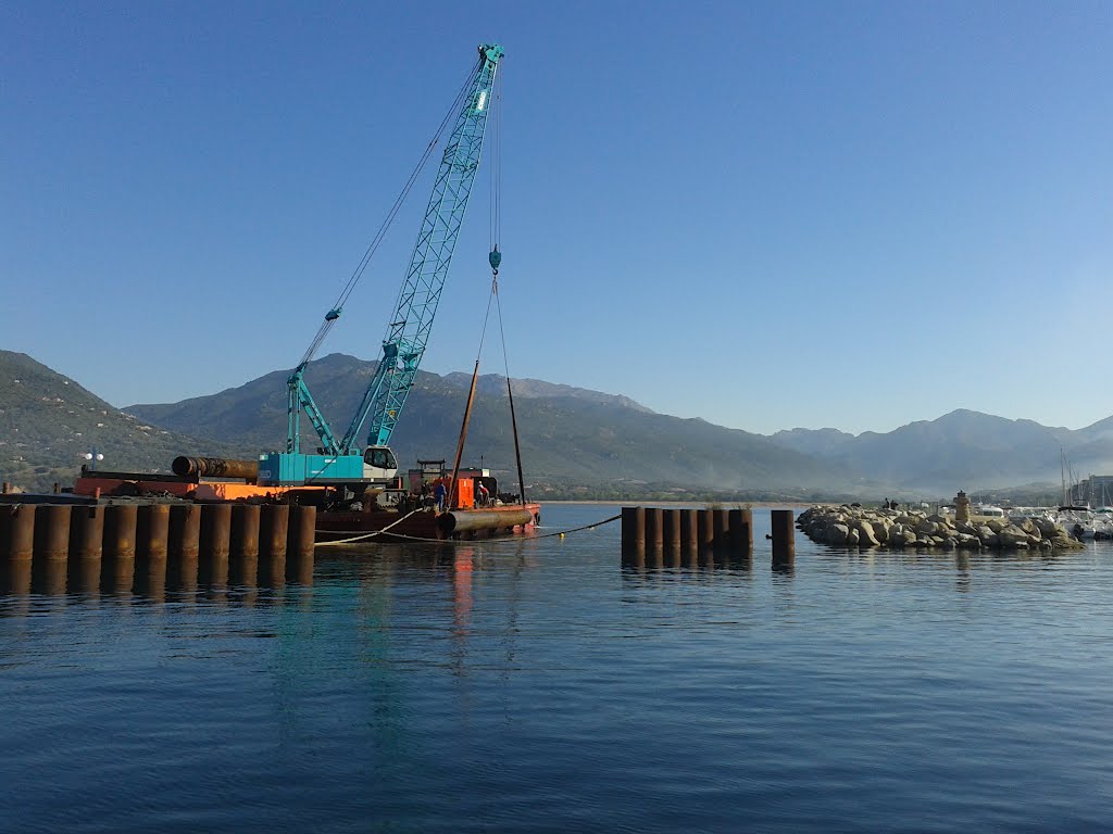 2- Les travaux du port ont commencé avec l'enlèvement des tubes, 4/10/2012 by bmaurice