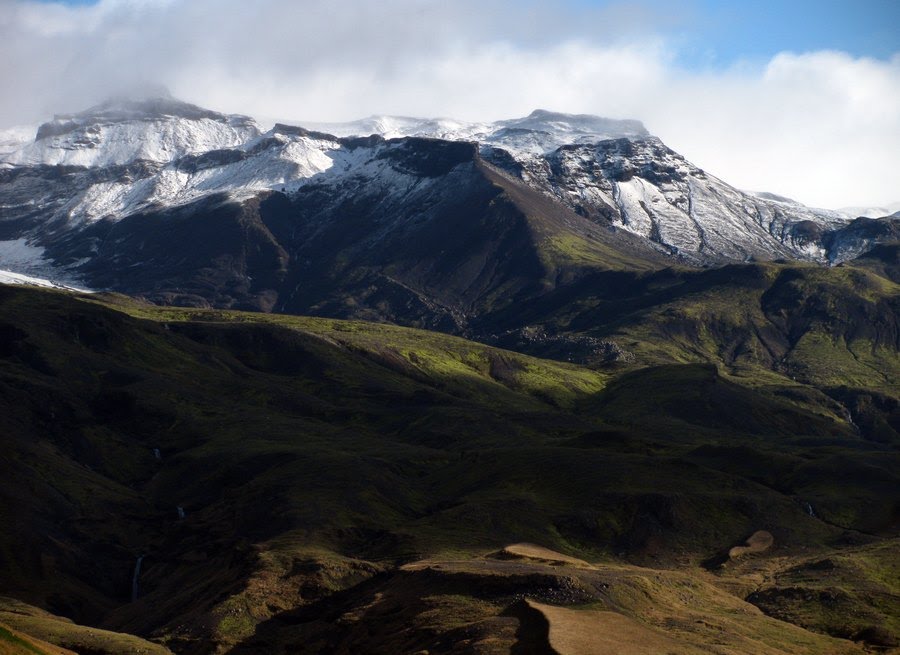 Eyjafjallajökull isn't erupting by Sergei Sarychev