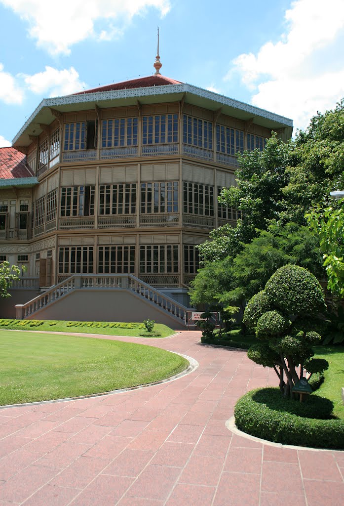 Vimanmek Palace, Bangkok, Thailand by ptolemeusz