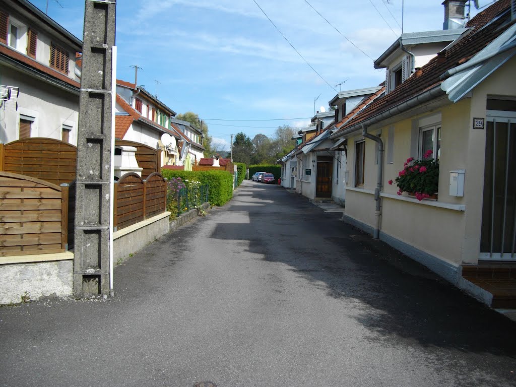 Rue dans La Raydans by Claudius B.