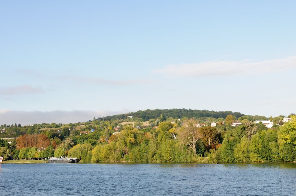 Andrésy et la colline de l'Hautil, croisière Conflans-Ste-Honorine à Vernon by Philippe Poix