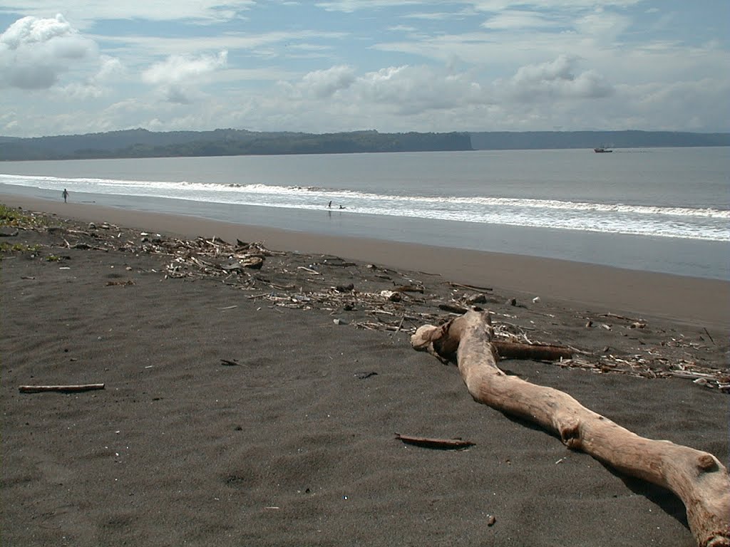 Playa Chacarita by Marlon Molina