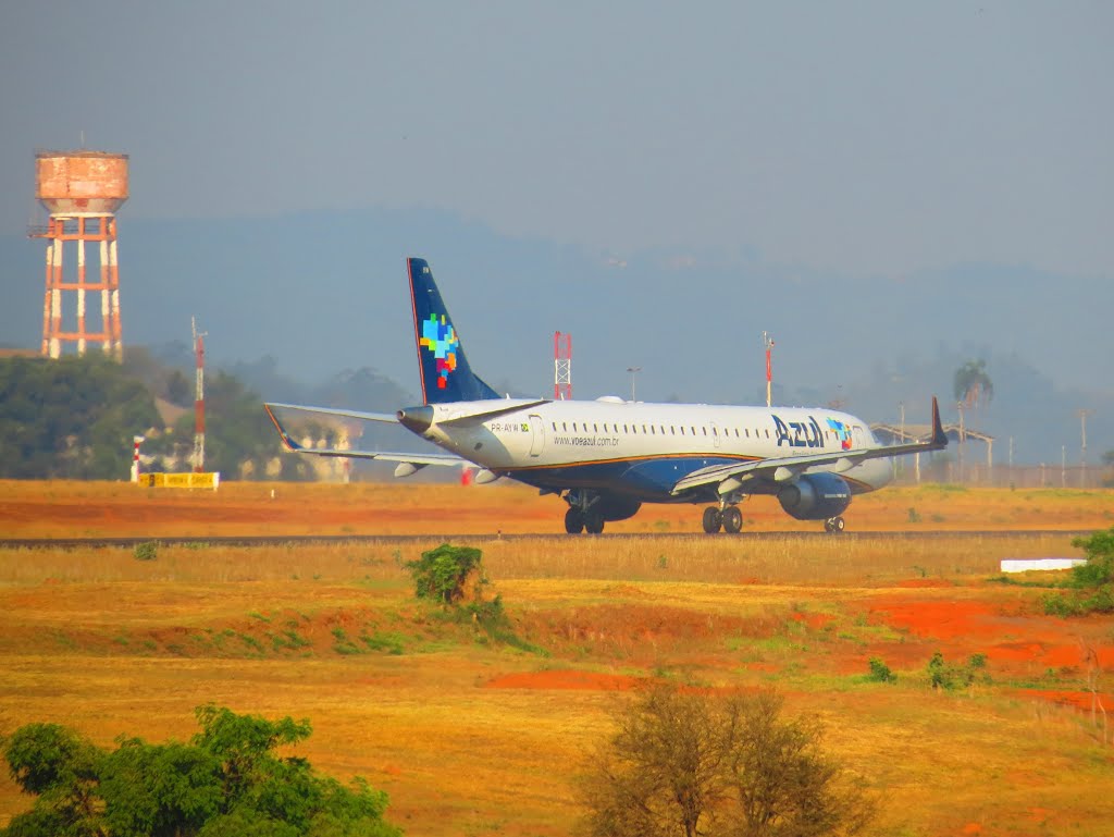 Azul (EMB-195 / PR-AYW) - Campinas-Viracopos (CPQ/VCP), SP, Brasil. by André Bonacin