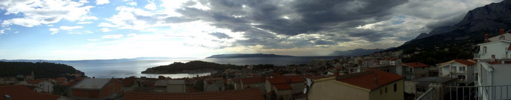 Panorama of Makarska town and port by Juraj Misina