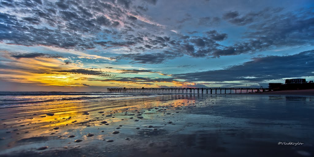 Sunrise at Flagler Beach. by VLAD KRYLOV