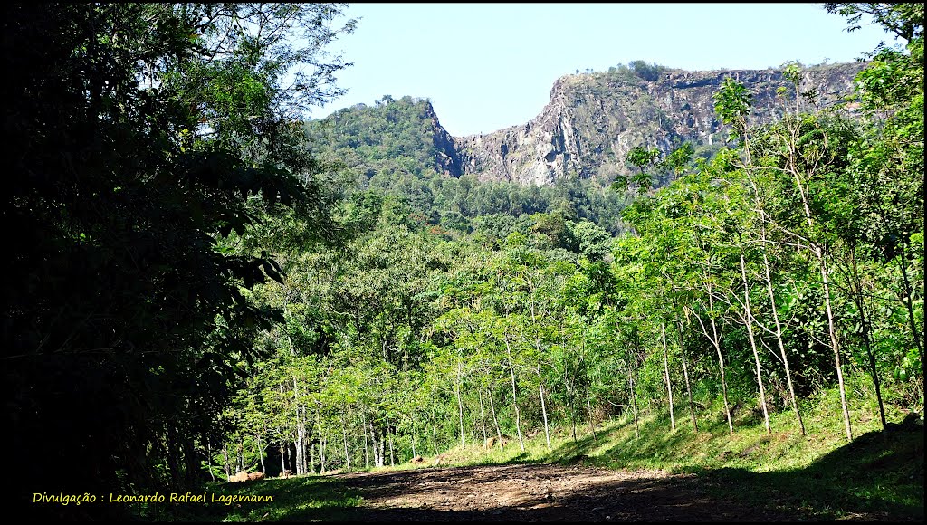 Morro Gaúcho - Arroio do Meio by Leonardo Lagemann