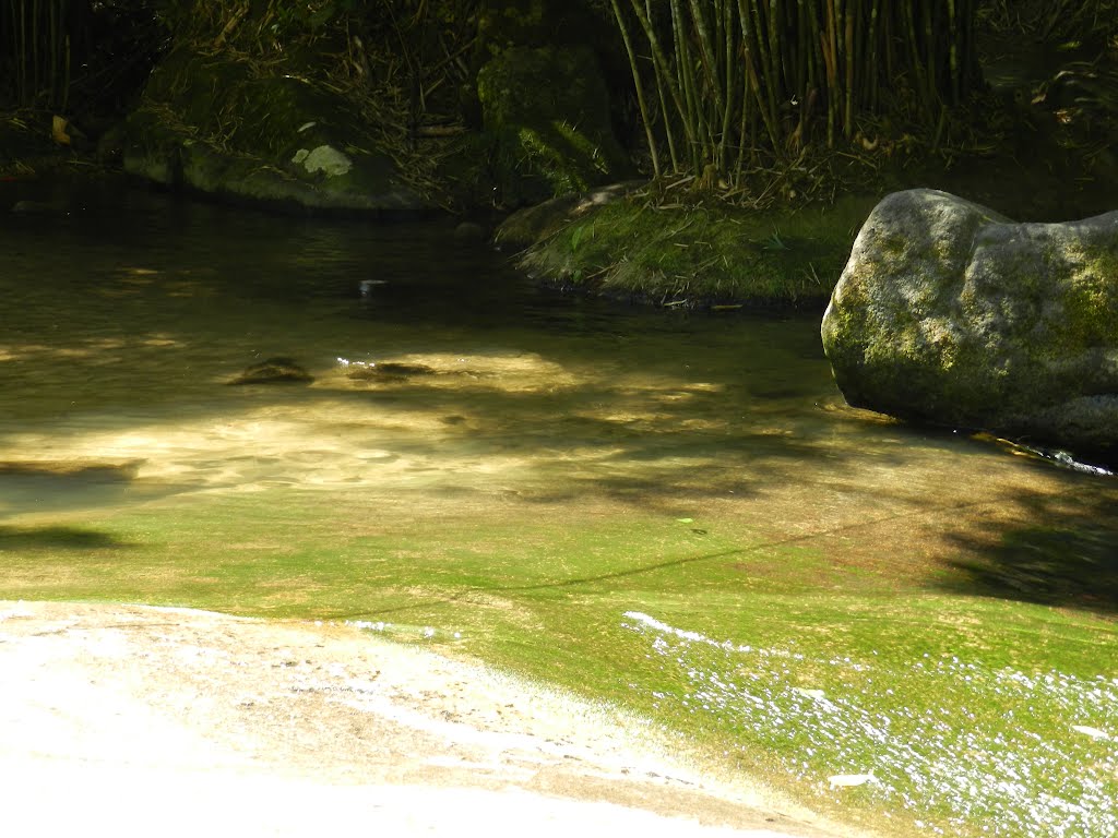 Cachoeira do Escorrega - Sana - Macaé-RJ Brasil by Wagner Pereira