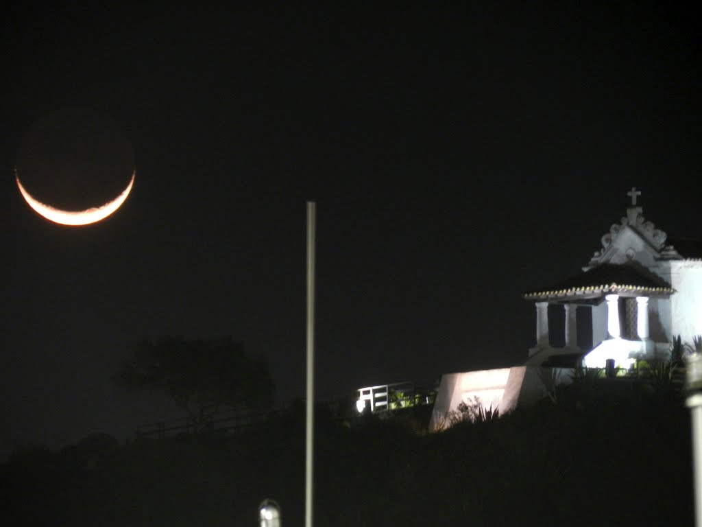 A noite no Morro da Guia - Cabo Frio-RJ Brasil by Wagner Pereira