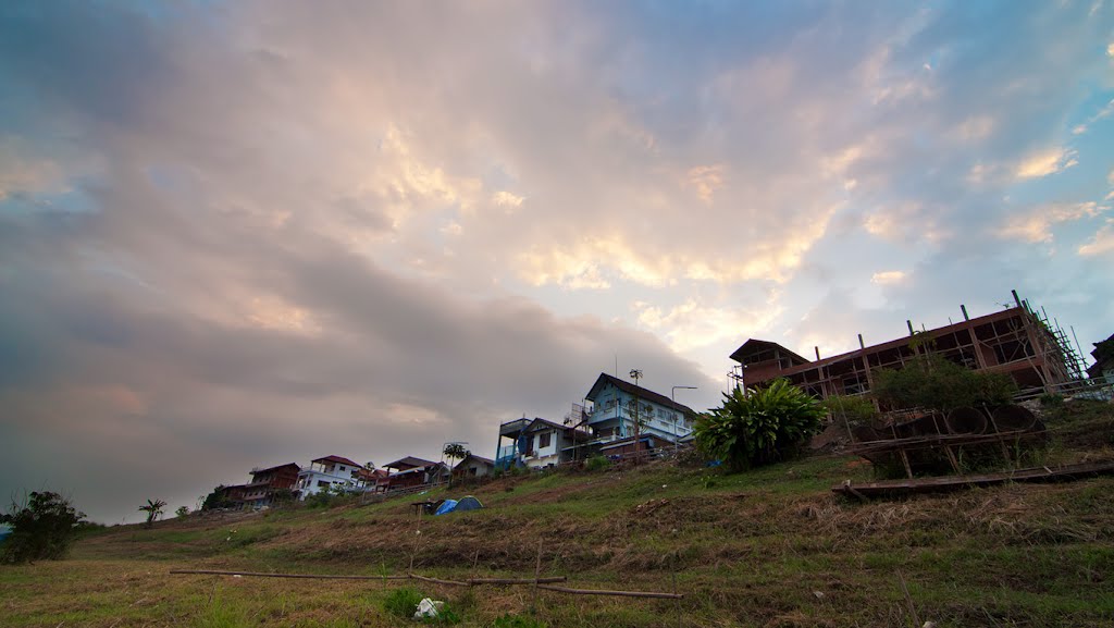 Early morning beside Maekhong River, Chiangkhan - เช้าตรู่ริมแม่น้ำโขง เชียงคาน by Chao Chaoswalker