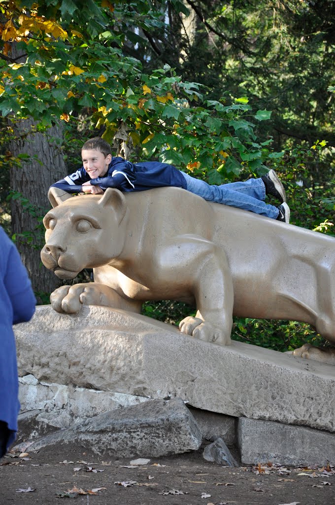 Nittany Lion Shrine by YUE WU NINGBO CENTRE