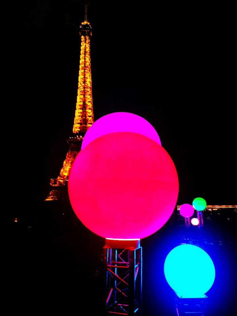 Nuit Blanche 2012 sur la terrasse du musée du quai Branly by Jerome Bastianelli