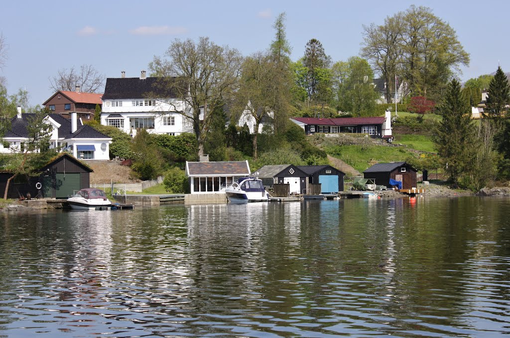 Great reflections in sunny may by Mona Lygre