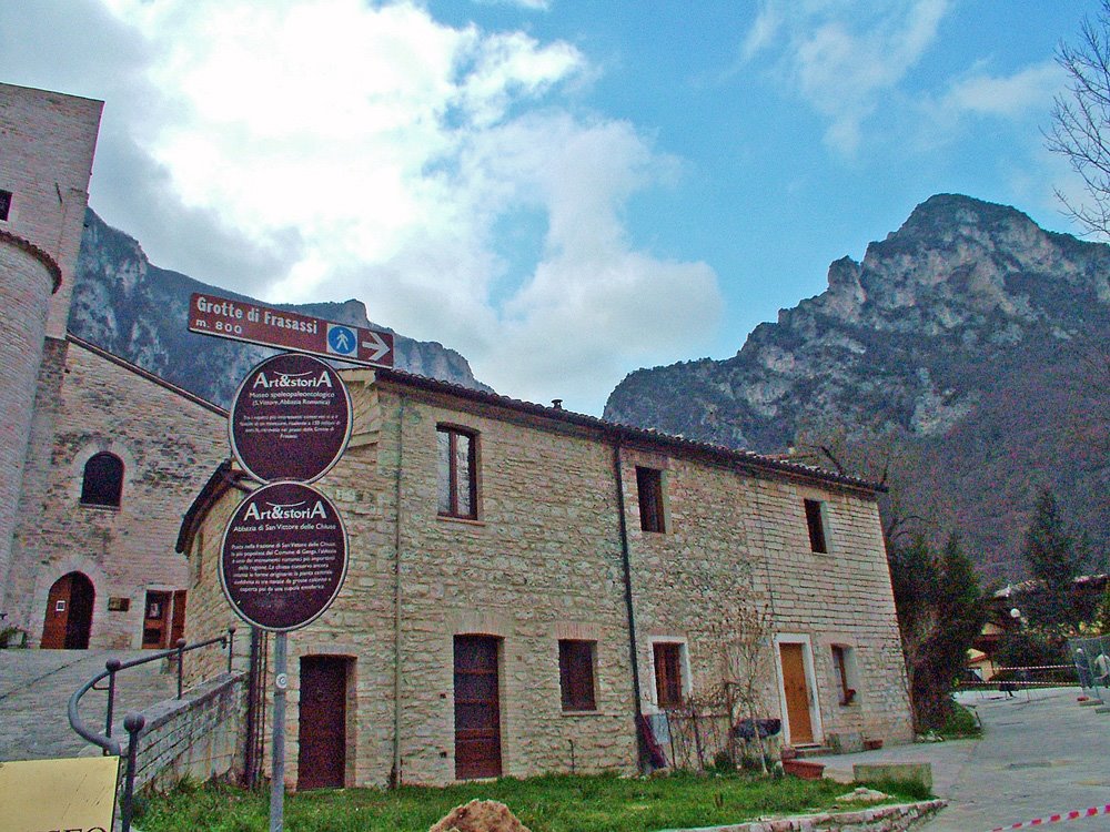 2008 - Dal piazale della Basilica Di San Vittore by ♥ stazio vinicio