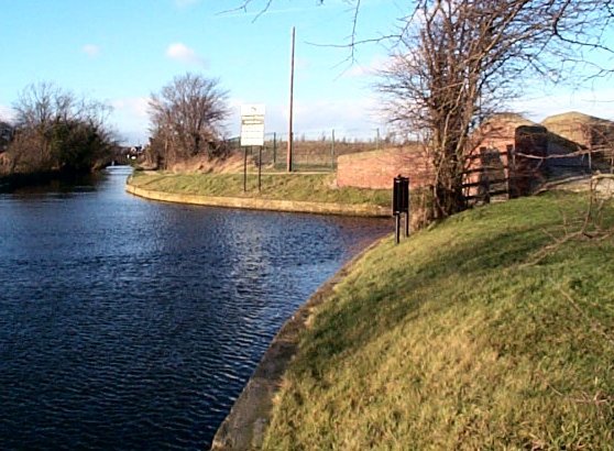 Chesterfield Canal entrance to Shireoaks Marina by Richard Buckley