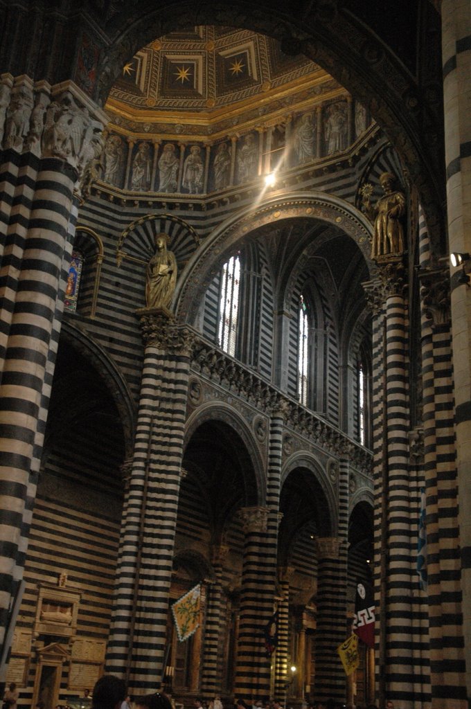 Interior del Duomo de Siena. toscana by Concepcion Becerril