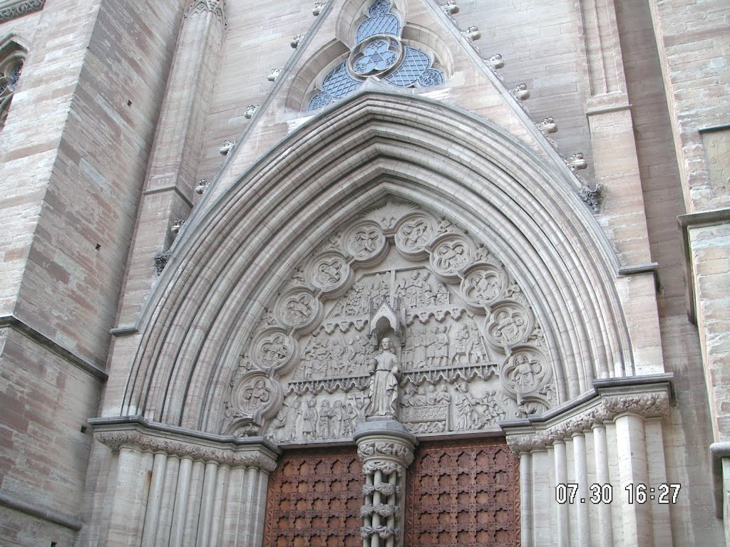 Tympanon över sydportalen, Linköpings Domkyrka by Sylvania