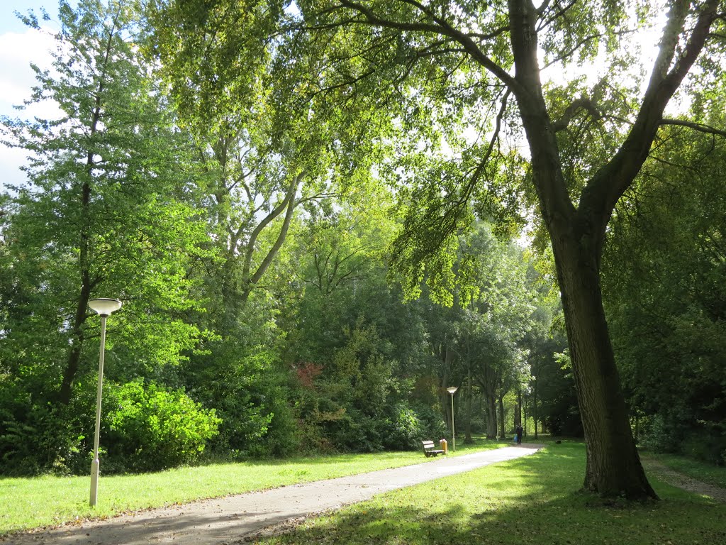 Wandelpad naar tennisvereniging Seghwaert by Piet Guijt