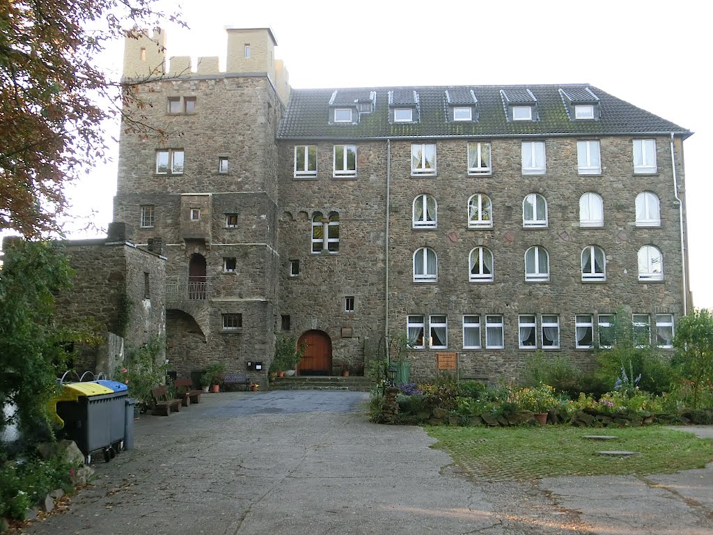 Burg Hohenscheid, 01.10.2012 by Rolfi