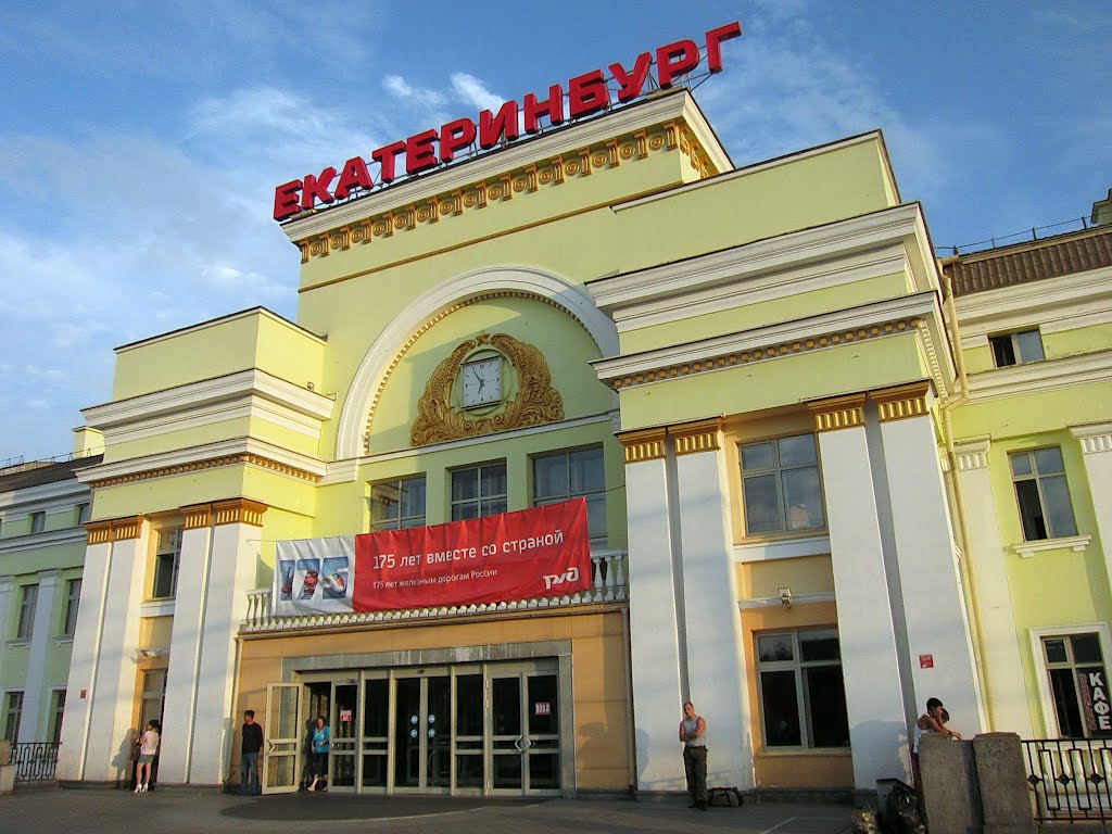 Jekaterinburg Bahnhof 20;50 by frferdd