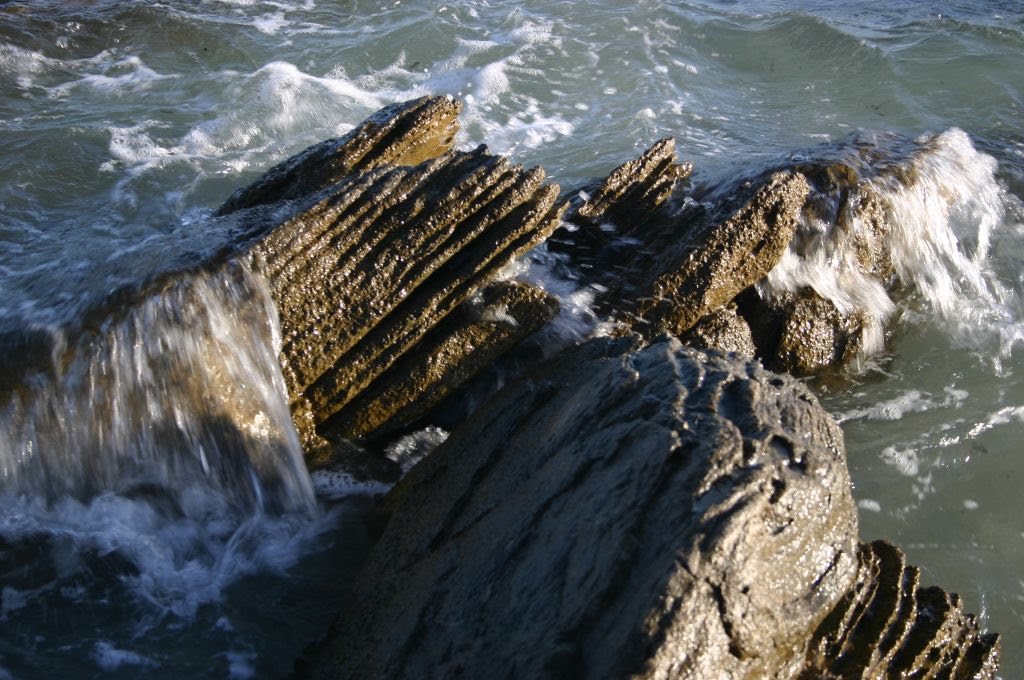 Formentor, el agua lamiendo las rocas by barocatt