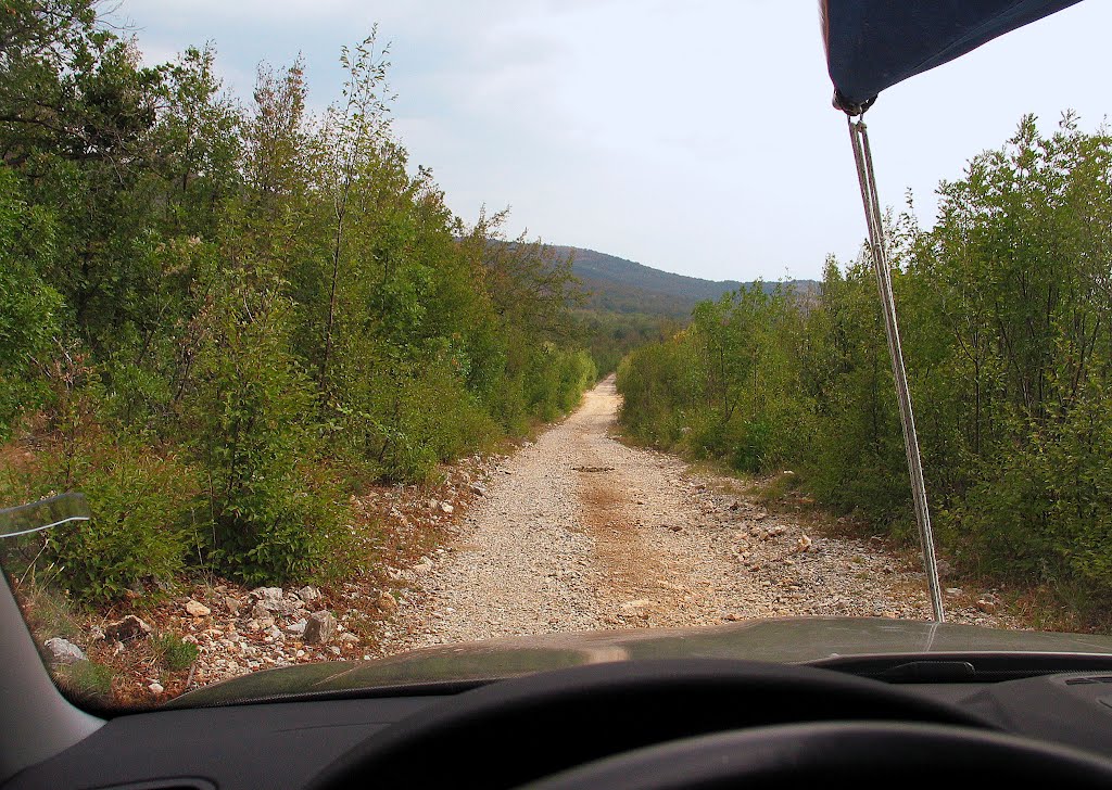 Offroad auf dem Bergkamm zwischen Krizisce und Bribir by Ulf Eberhard