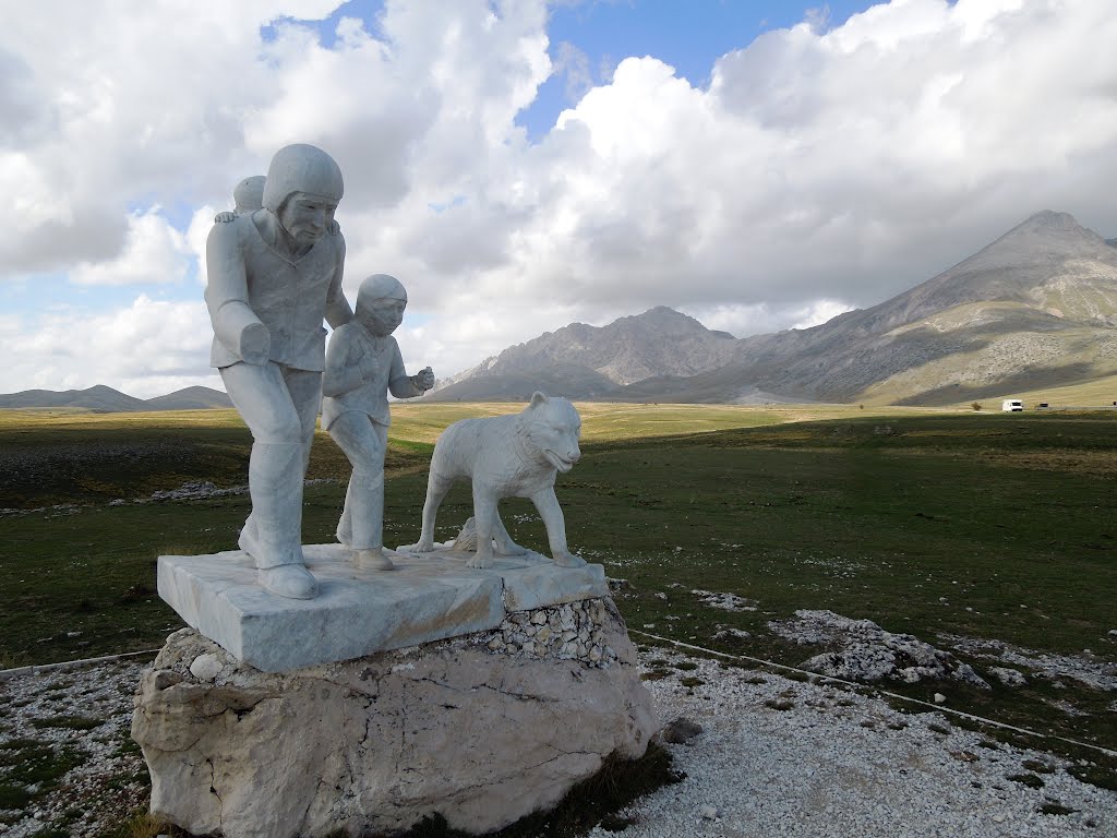 Campo Imperatore, qui il 13 ottobre del 1918 persero la vita sorpresi da una tormenta padre e due figlioletti, a ricordo eressero, AQ. by Robert@Dona