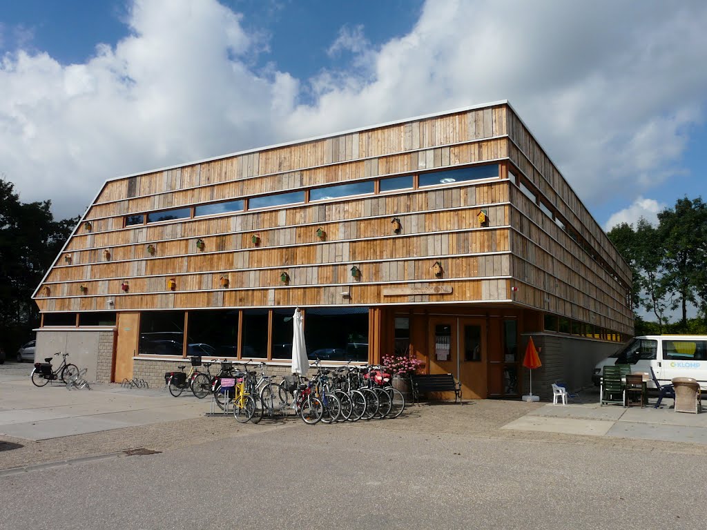 De Kringloopwinkel aan De Brug, Weteringhoek, Houten by David Jimmink