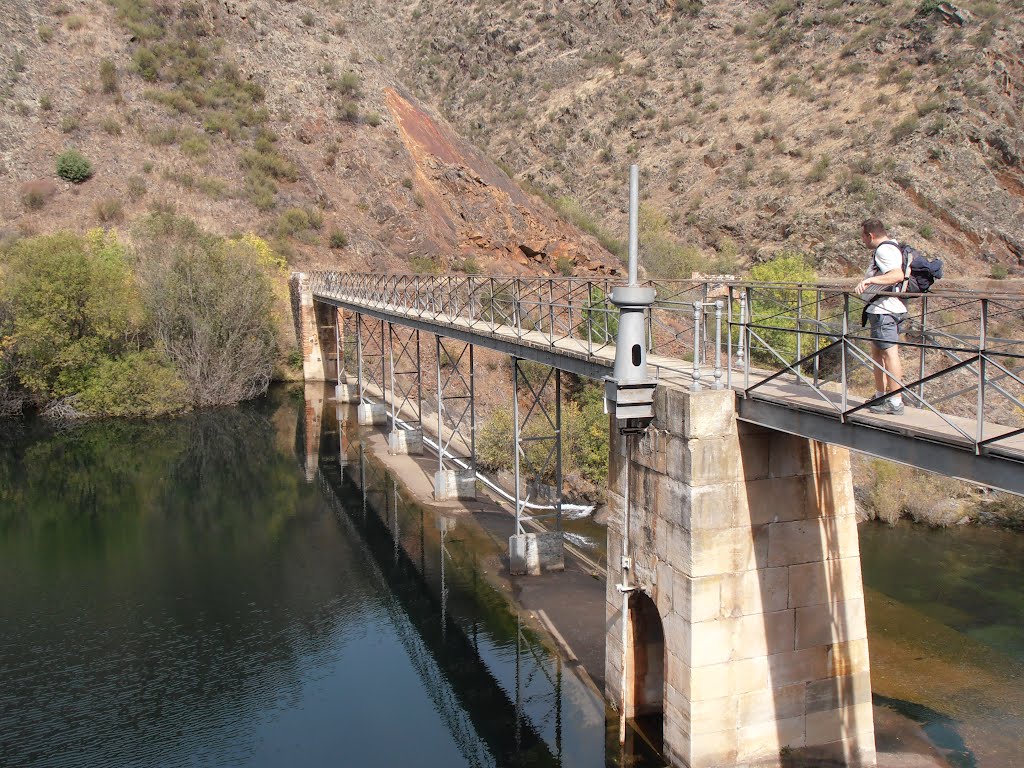 PUENTE SOBRE LA PRESA DE LA PARRA by Joseper