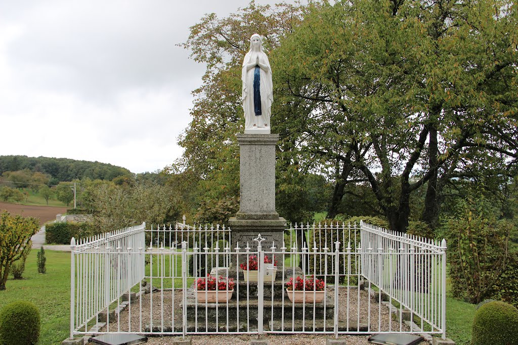 Virgin Statue at the Cemetary of Ésery by Björn S.