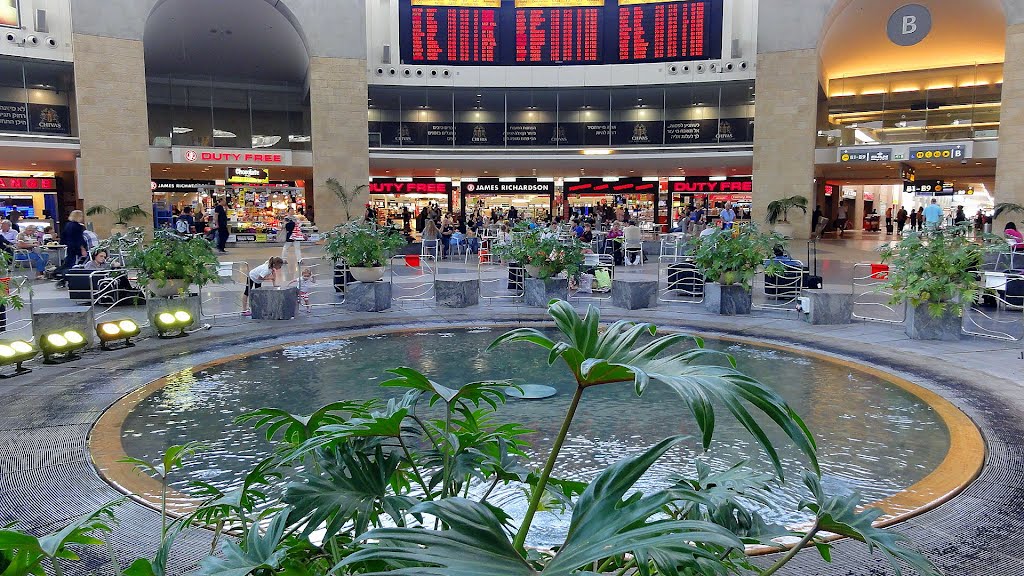 ISRAEL Sala de Espera del Aeropuerto Internacional Ben Gurion by Talavan